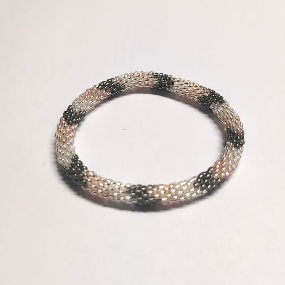 358 Pink White and Black Seed Bead Roll On Bracelet - Picture 4 of 4